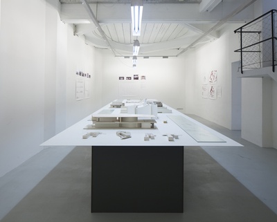 Blick in die Ausstellung "Álvaro Siza: Von der Linie zum Raum" im aut