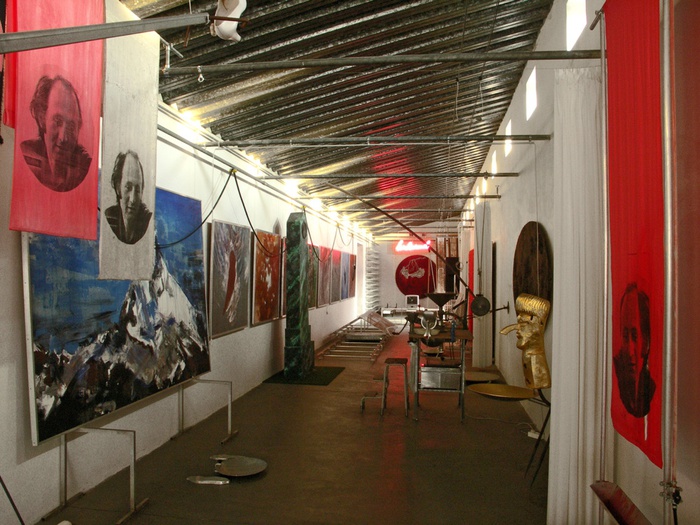 Cornelius Kolig, Das Paradies – Saustall