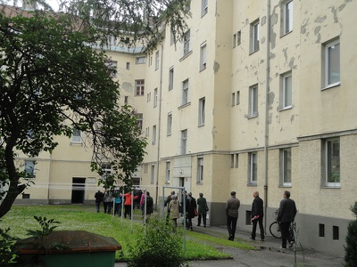 "100 Jahre Wohnen in Innsbruck" Führung mit Luis Ilmer (Architekt), Gerhard Fritz (Innsbrucker Stadtrat), Norbert Buchauer (Architekt) und Raimund Gutmann (wohnbund:consult)