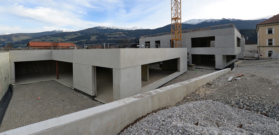 Werkstättengebäude der Tiroler Fachberufsschule Garten Raum und Mode – © Rudi Palme Werkstättengebäude der Tiroler Fachberufsschule Garten Raum und Mode