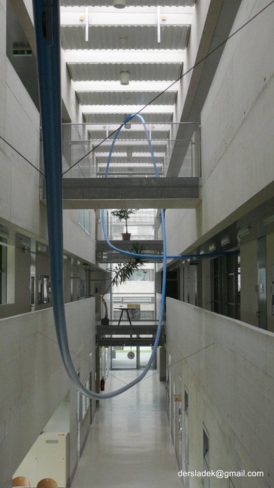 Installation von Marijke de Goey; Inffeldgründe TU Graz, Riegler Riewe Architekten