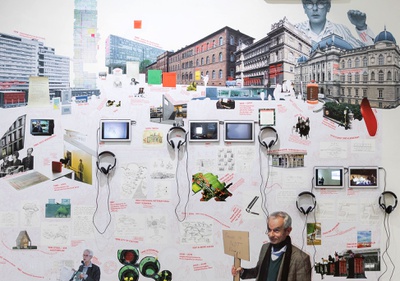 Verbildlichter Lebenslauf von Joost Meuwissen in der Ausstellung "Don't Stop Thinking" im HDA