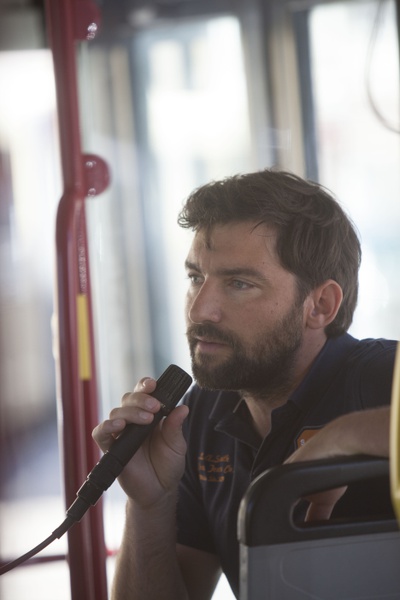 Bustour in Klagenfurt "Hop on Hop off" – zu sehen: Elias Molitschnig, Architekturschaffender und Assistent an der FH Kärnten