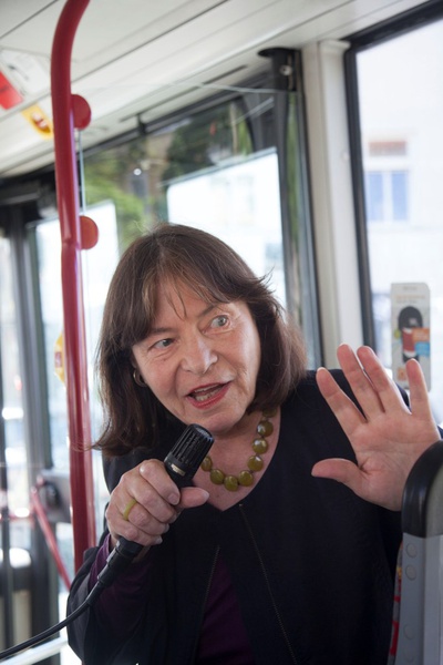 Bustour in Klagenfurt "Hop on Hop off" – zu sehen: Eva Rubin, Architektin