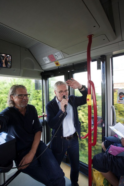 Bustour in Klagenfurt "Hop on Hop off" – zu sehen: Fritz Breitfuss über Bausünden und Inselträume