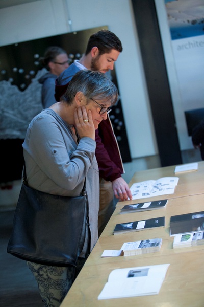 „Hafenskizzen“ Ausstellung und Diskussion