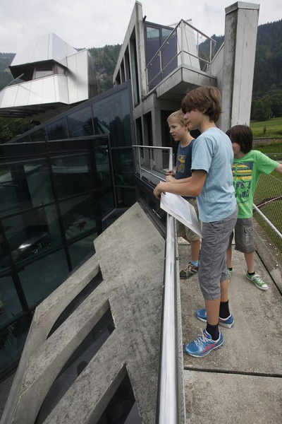 STEIN Haus – HAUS MIT STEINEN – STEINE UMS HAUS