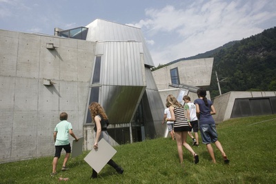 STEIN Haus – HAUS MIT STEINEN – STEINE UMS HAUS