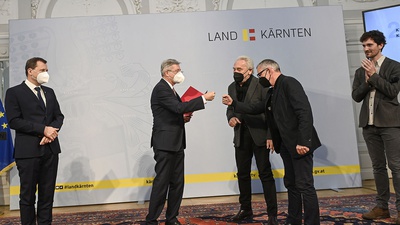 Kulturpreis Verleihung 2021 – Würdigungspreis (v.l. Erich Schwarz, LH Peter Kaiser, Karl Heinz Winkler, Alfred Bramberger)