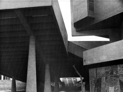 Freiluftbühne des »Kino Moskau« in Eriwan Armenien, Gevork Kochar und Telman Gevrokyan, 1962. – © Archiv Lokale Modernen Freiluftbühne des »Kino Moskau« in Eriwan Armenien, Gevork Kochar und Telman Gevrokyan, 1962.