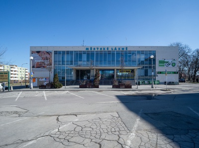 ORTE Exkursion_ Znojmo_Staedtische Schwimmhalle 1960-1965_Architektur Arnost Krejza