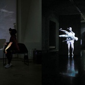 Blick in die Ausstellung im aut mit Installation "Head in a Cloud" von 2MVD