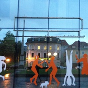 Exit space Kardinalplatz - bleiben oder gehen
(Schaufensterbelebung von KUZO in Kooperation mit der NMS Hasnerschule und der Viertelagentur( – © Die-Viertelagentur Exit space Kardinalplatz - bleiben oder gehen
(Schaufensterbelebung von KUZO in Kooperation mit der NMS Hasnerschule und der Viertelagentur(