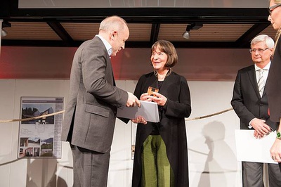 Holzbaupreis Kärnten 2013 – Privatkapelle Wimitz
Planung: Architektin Eva Rubin
Bauherr: Dr. Berthold Pietsch
Ausführung: Duhs & Partner und Tischlerei Konec
Kategorie: Sakralbau