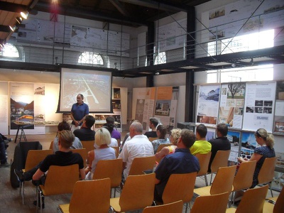 (orte) zwischen global und lokal‏