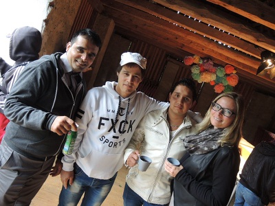 „sinnvoll warten – tua eppas“ im Tonhof – Osama Almughanni übersetzte unermüdlich als gebürtiger Palästinenser für die arabisch sprechenden Gäste.