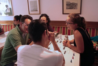 Fluchtraum Österreich – Eröffnung auf den Tischen des Gasthaus Bärenwirt