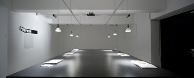 Armin Linke: Green Line – UN-Porträts – Blick in die Ausstellung