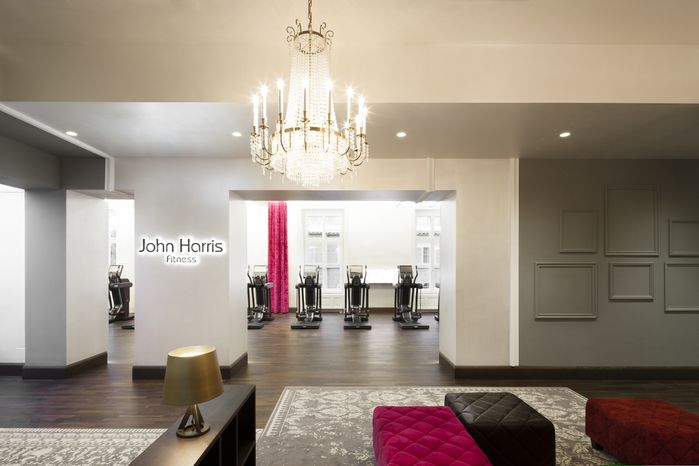 John Harris, Fitnessstudio am Schillerplatz, 2013