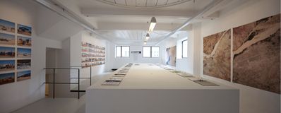 Manuel Herz: Flüchtlingslager – Idealstädte in Staub und Schmutz – Blick in die Ausstellung