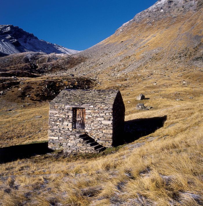 Rekonstruktion eines Stalls, und der Ruine eines Stalls, Val Malvaglia, CH, Architektur: Martino Pedrozzi, Lugano-Pregassona