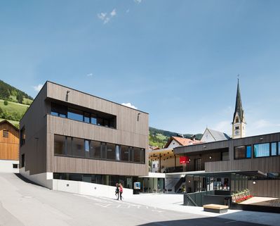 Dorfkernerneuerung Fließ, Fließ, 2012 – 2015 (Architektur: Rainer Köberl, Daniela Kröss)