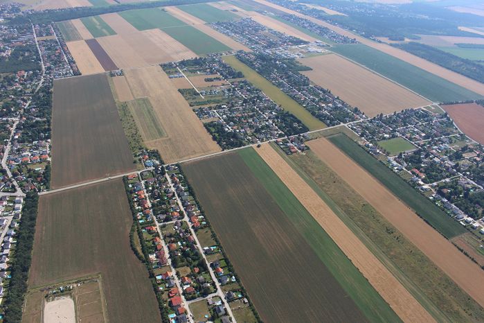 Stand der Zersiedelung bei Gänserndorf, Niederösterreich, Luftbild aus dem Jahr 2019