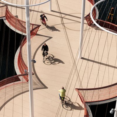 Olafur Eliasson, Cirkelbroen, 2015 | Christianshavns Kanal, Copenhagen, 2015 | Photgrapher: Anders Sune Berg | Courtesy of A gift from Nordea-fonden to the city of Copenhagen