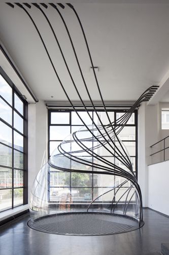 Blick in die Ausstellung "Splined Spheres" im aut