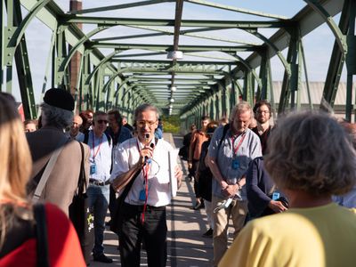 rege Diskussion am Rustensteg bei der Stadtdiskursvisite vom 03.07.20