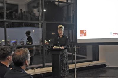 Begrüßung durch Melanie Wiener (Stv. Leiterin der Kulturabteilung des Landes Tirol)