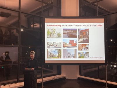 Gratulation an alle Preisträger:innen durch Melanie Wiener (Land Tirol)