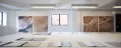 Manuel Herz: Flüchtlingslager – Idealstädte in Staub und Schmutz – Blick in die Ausstellung