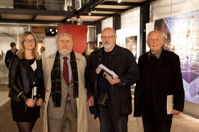 Prof. Friedrich Kurrent zu Besuch im Architektur Haus Kärnten bei der Ausstellung „Erlebnis Raum“. Abgebildet: Raffaela Lackner, Friedrich Kurrent, Peter Nigst, Gerhard Assem