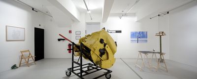 Michl Schmidt + Peter Wendl: Verteidigung des Normalzustands – Blick in die Ausstellung