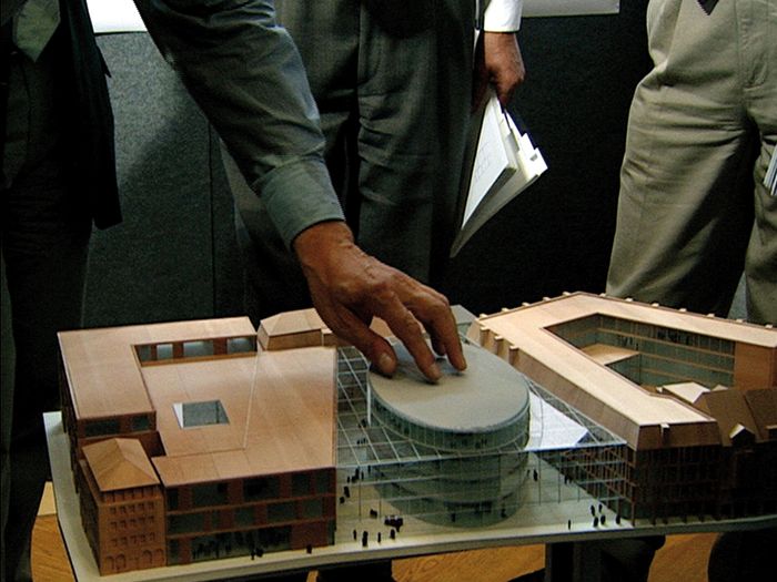 Standbilder aus dem Film "Die Schöpfer der Einkaufswelten"