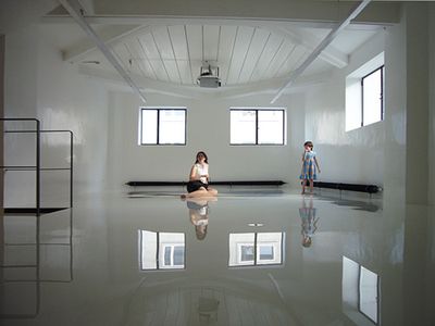 Blick in die Ausstellung im aut, Susanna Fritscher: Wand- und Bodenmalerei, Foto: Laurent Tessier