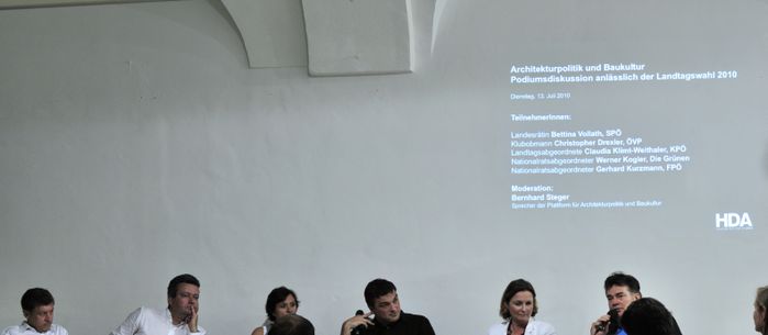 vlnr: Gerhard Kurzmann, Christopher Drexler, Claudia Klimt-Weithaler, Moderator Bernhard Steger, Bettina Vollath, Werner Kogler