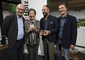 Die Preisträger HBP 2023: Markus Klaura, Eva Rubin und Sebastian Horvath - mit Johann Weinberger (proHolz Kärnten)