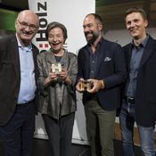 Die Preisträger HBP 2023: Markus Klaura, Eva Rubin und Sebastian Horvath - mit Johann Weinberger (proHolz Kärnten)
