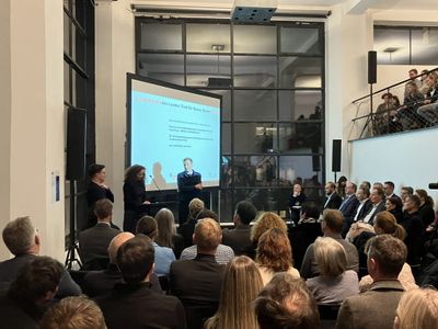 Grußworte von Michael Felder (ZV Tirol),  Veronika König (Arch+Ing) und Elias Walch (aut)