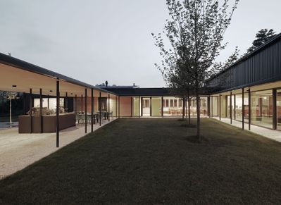 Arbeiten im Hof (Lendarchitektur)