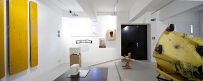 Michl Schmidt + Peter Wendl: Verteidigung des Normalzustands – Blick in die Ausstellung